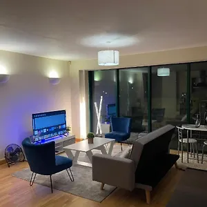 2 Bedrooms, 2 Bathrooms Stunning Penthouse View Bradford (West Yorkshire)
